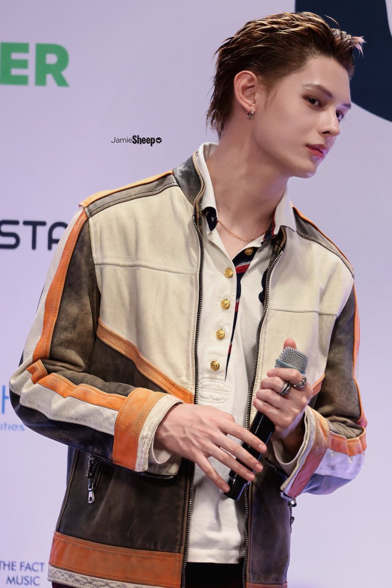JamesDS_cn's tweet photo. @ofjvn_ JAMES CHAO’s stage is a visual feast! JAMGENIUS’s expression is on point, IDEA BANK designs it well.

JAMES EXISTS BEYOND ORDINARY

#JAMEStandsOut
#코르티스_TMA
#JAMES #제임스 https://t.co/jRVx3MLIA5