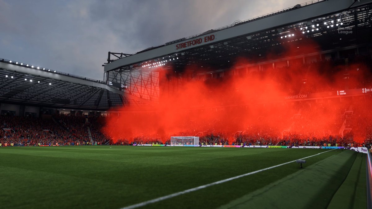fcsupersub's tweet photo. Di #FC27 EA menambahka effect smoke pada penonton untuk beberapa clubs. Contohnya di stadion Old Trafford. https://t.co/huaX96Bezz