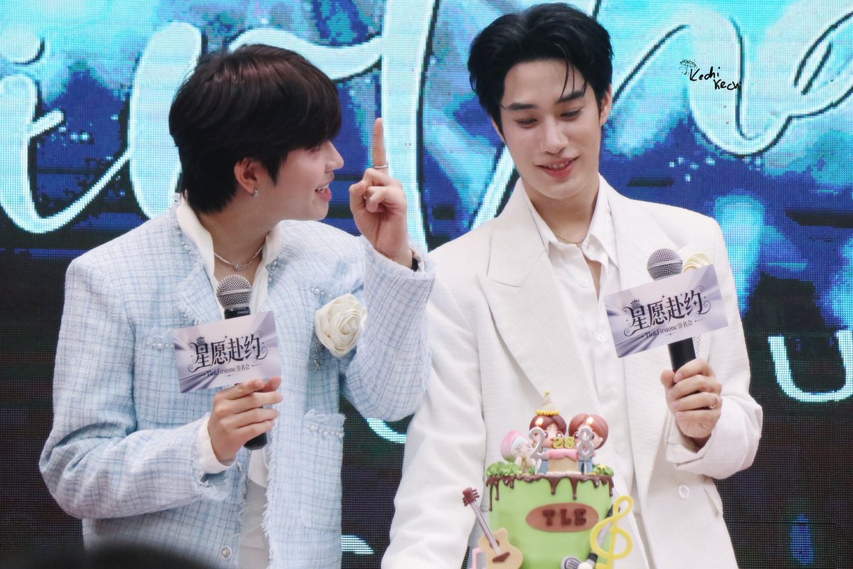 kechiverse's tweet photo. 🔥🎂🥰

#TleFirstone #เติ้ลเฟิร์สวัน 
#TLE_mtm #Firstone https://t.co/4kIdfMNiy4