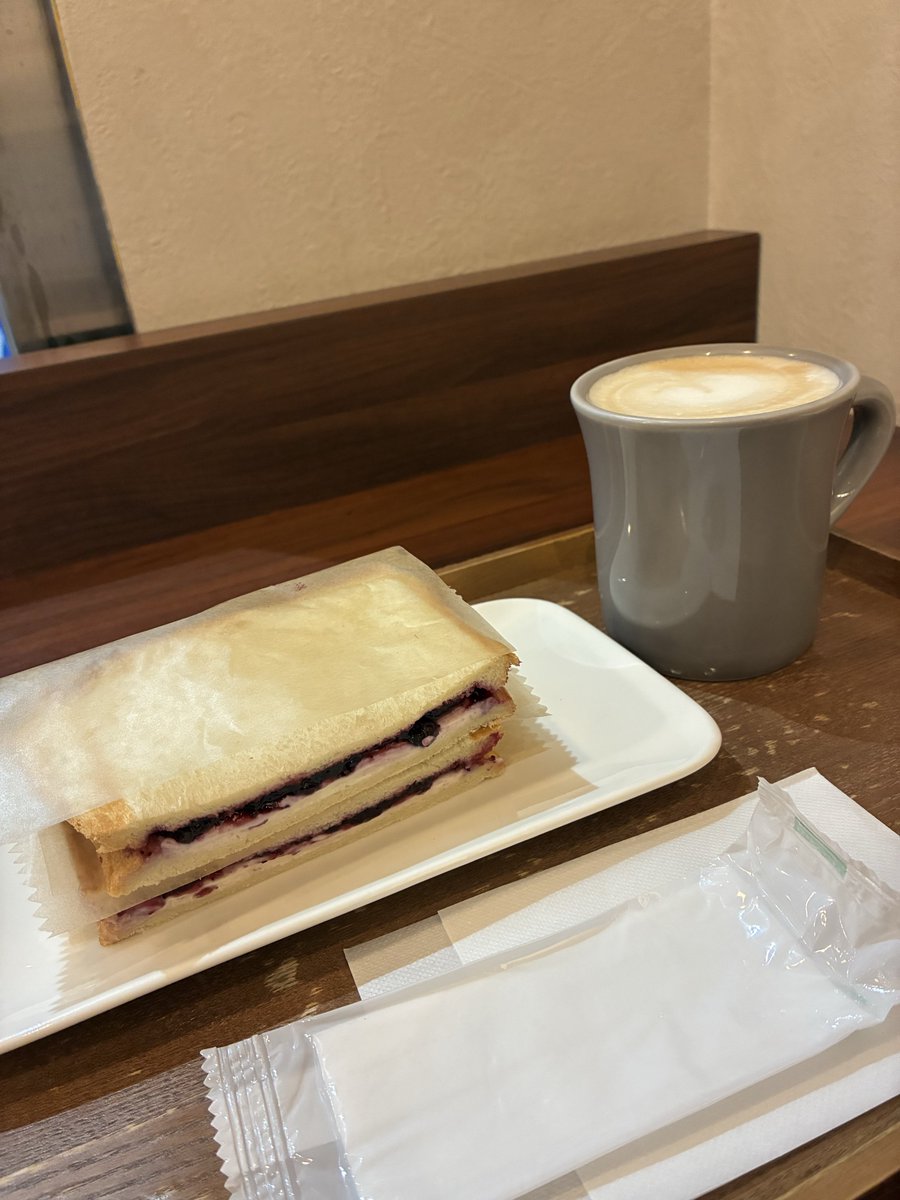 pyon_kimagure's tweet photo. ベリークリームチーズサンド
豆乳ラテ

【CENTRE】愛知県 名古屋市 中区 新栄2丁目 https://t.co/wYlDRwrfvO