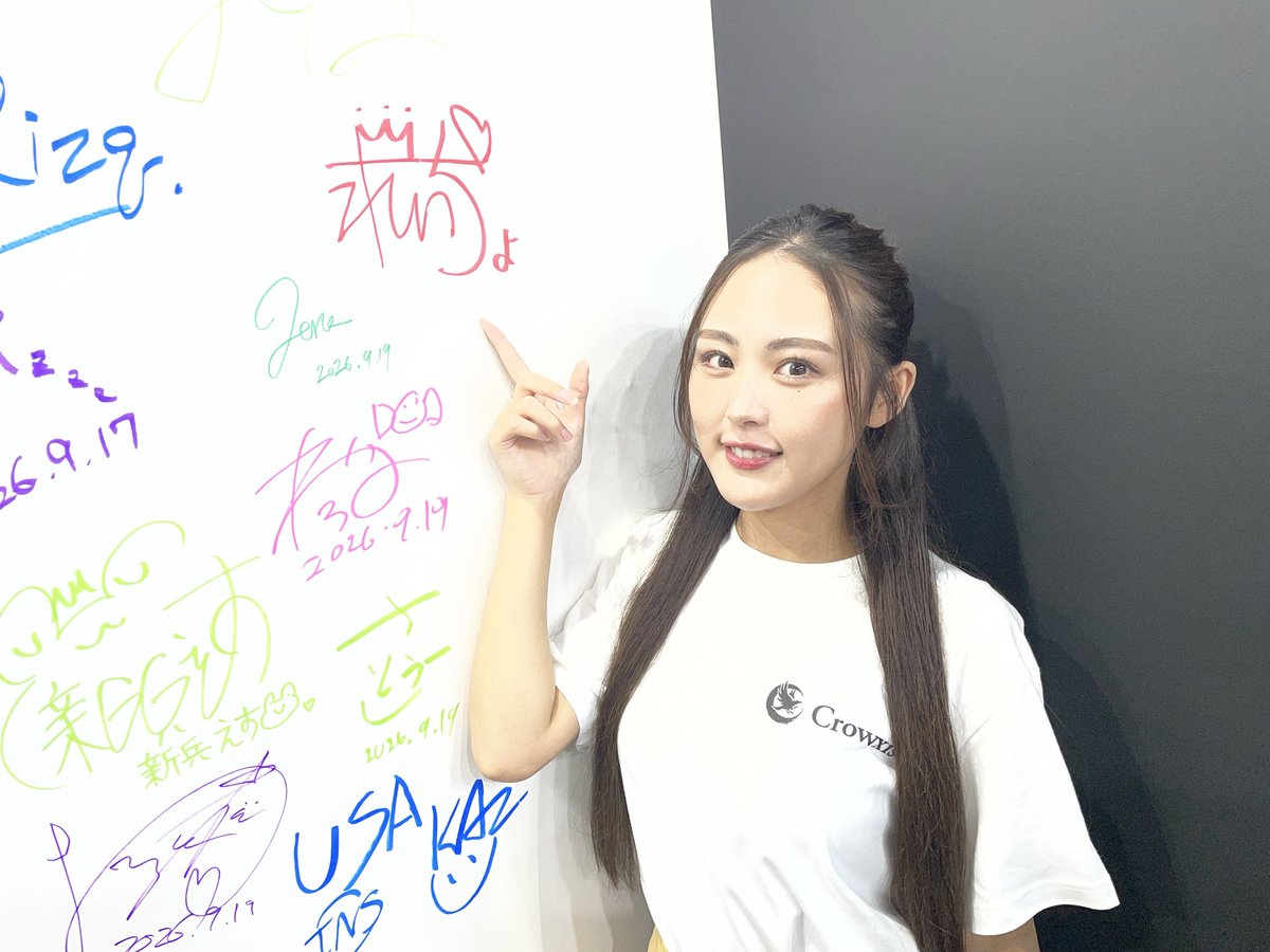 crowxis_jp's tweet photo. 赤羽根 玲花さん（@reika_Style2002）にも、リクエストにお応えいただき可愛いサインをいただきました！✍️✨

いつもイベントを盛り上げてくださる赤羽根さん。
素敵なサインをいただけて、スタッフ一同とても嬉しいです🙌

ありがとうございます！

Crowxisブースにお越しの際は、ぜひサインもチェックしてみてください！

#Crowxis #TGS2026