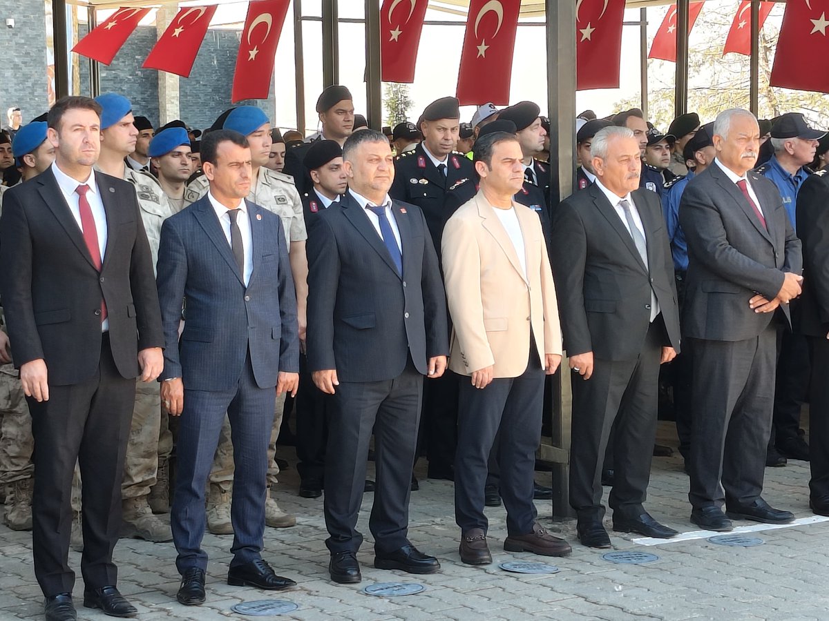 sanliurfa_chp's tweet photo. 19 Eylül Gaziler Günü dolayısıyla Şanlıurfa Valiliğimiz tarafından Osman Bey Şehitliği’nde düzenlenen çelenk sunma törenine,  İl Bşk.Yardımcımız Mehmet Salih Kılıç katıldı.
Başta Gazi Mustafa Kemal Atatürk olmak üzere tüm gazilerimizi saygı, minnet ve şükranla anıyoruz. 🇹🇷 https://t.co/vSlRnVapIF