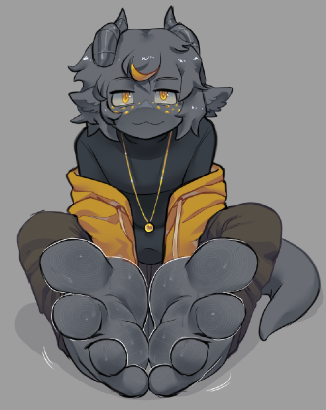 InkMintro's tweet photo. Vern feetsies https://t.co/hmyL1SjvVa