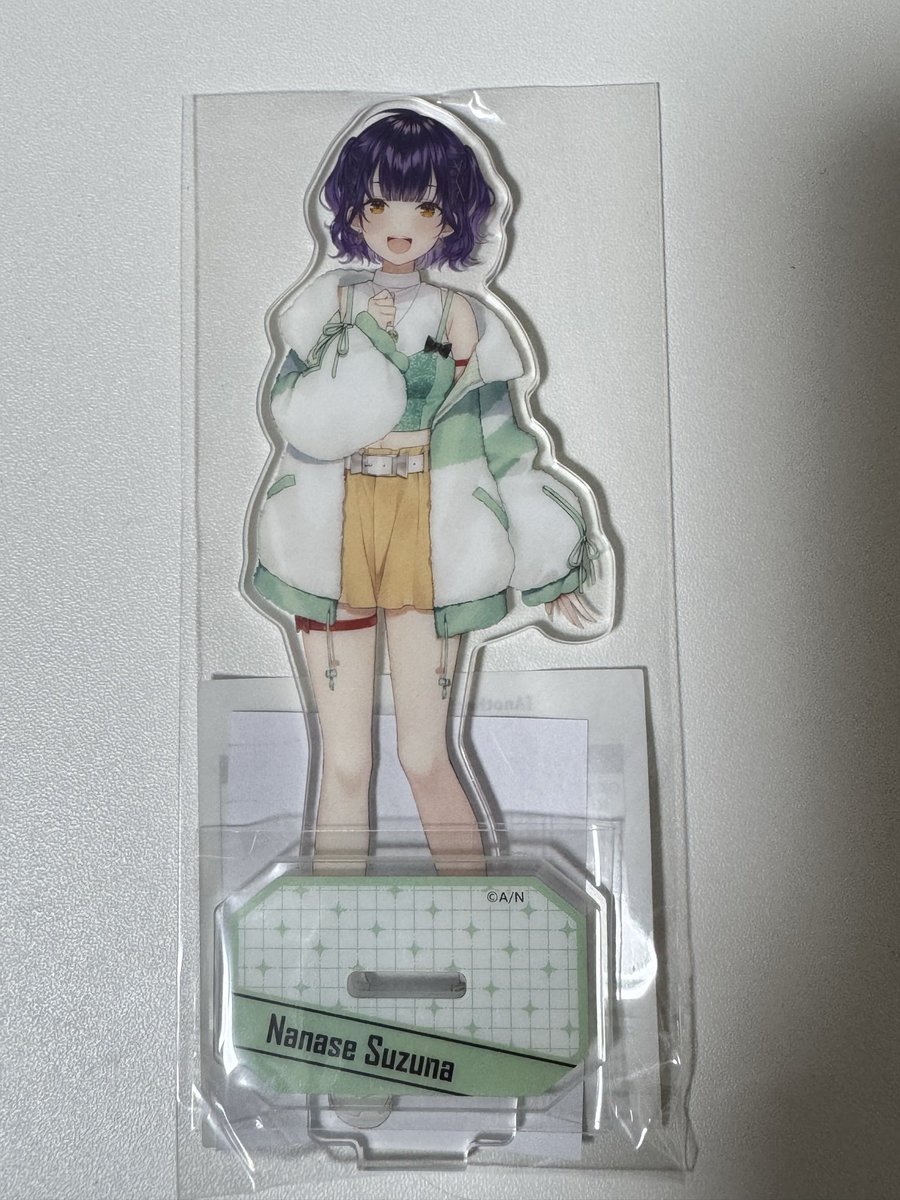 e0n0d's tweet photo. 6種類だし3つ買えば出るやろ〜
って買ったらちゃんと自引きした👏
私服アクスタも嬉しいね！ https://t.co/zulDDrIlJj
