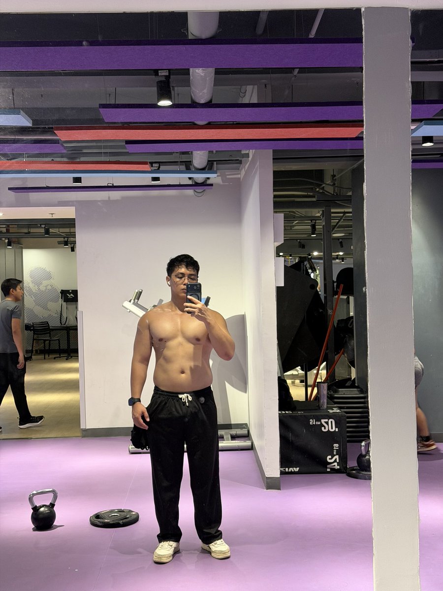 OhCooLbryan's tweet photo. Dad bod realness https://t.co/P9kiXxV5BA