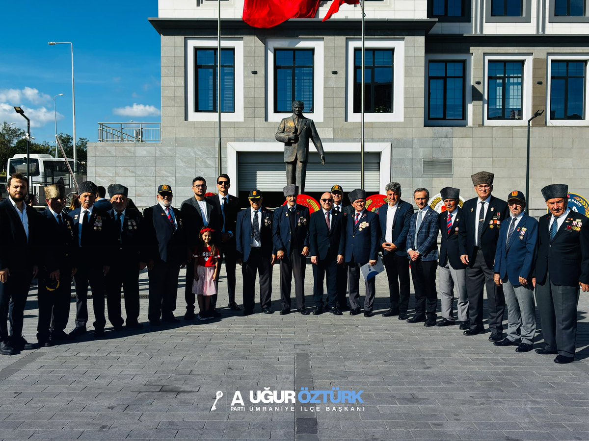 UmraniyeAnahtar's tweet photo. Anahtar Parti Ümraniye İlçe Başkanlığı olarak, 19 Eylül Gaziler Günü dolayısıyla düzenlenen törene İlçe Başkanımız Uğur Öztürk ve ilçe yönetimimizle birlikte katılım sağladık.

Vatanımız için fedakârlık yapan tüm gazilerimizi minnet, saygı ve şükranla anıyoruz.

ANAHTAR PARTİ ÜMRANİYE İLÇE BAŞKANLIĞI