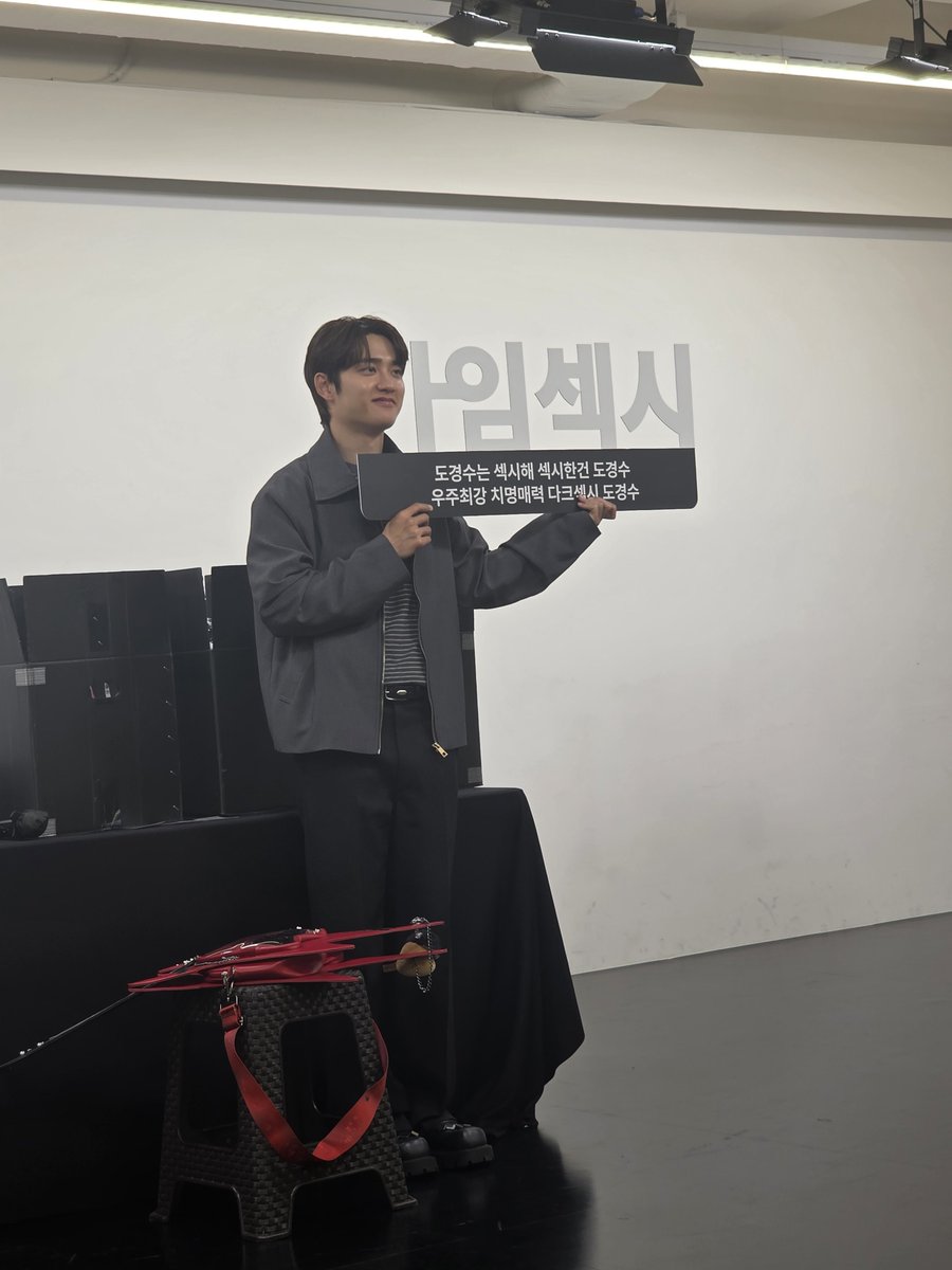 _kyungsooft's tweet photo. I’M SEXY
doh kyungsoo is sexy, sexy is doh kyungsoo
the universe’s best deadly charm dark sexy doh kyungsoo

🤣🤣🤣🤣🤣 https://t.co/aoRd6Sdsnd