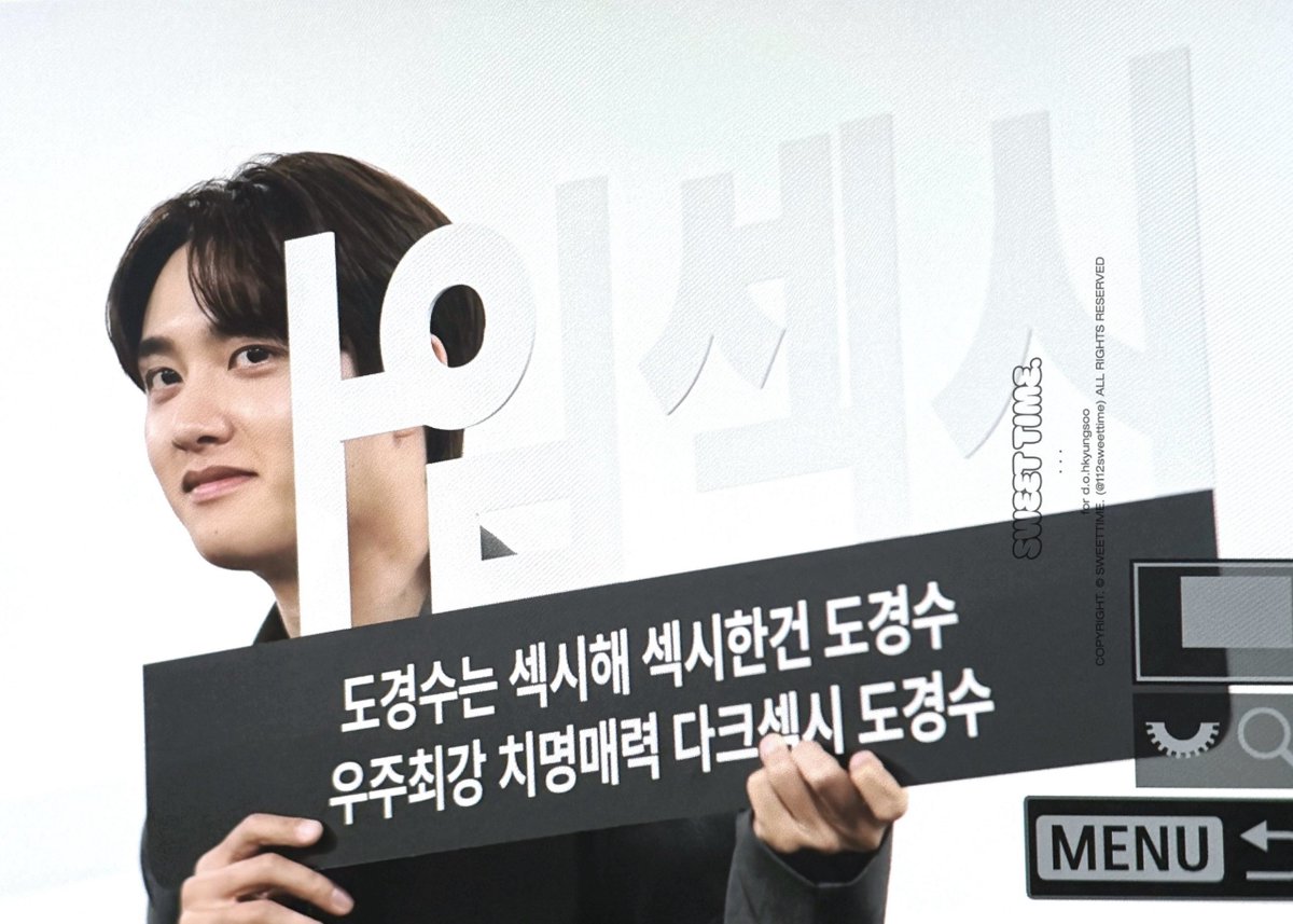 _kyungsooft's tweet photo. I’M SEXY
doh kyungsoo is sexy, sexy is doh kyungsoo
the universe’s best deadly charm dark sexy doh kyungsoo

🤣🤣🤣🤣🤣 https://t.co/aoRd6Sdsnd