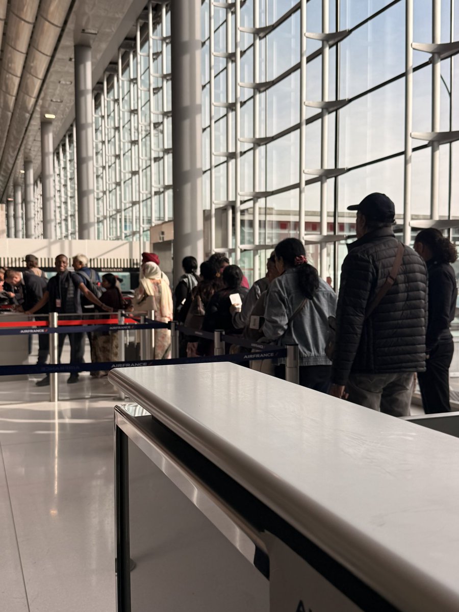 TravelSeeWrite's tweet photo. We need to talk about this uncomfortable travel truth.
The way some perfectly mobile Indian travellers use wheelchair assistance at airports needs to be talked about.
Seen at Paris airport today.
#wheelchairassistance #indiantravellers https://t.co/2xfmS3DEkZ