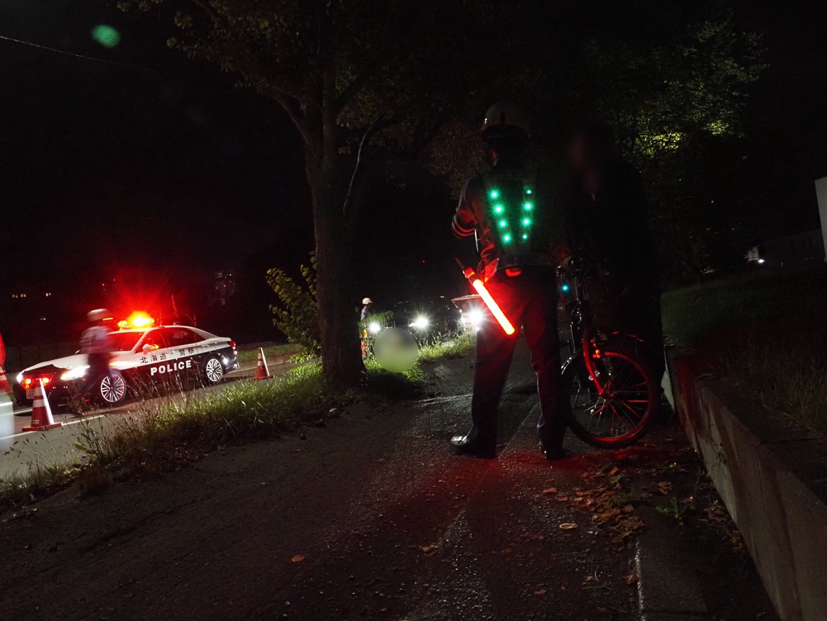 mst_hide's tweet photo. 本日未明の市立札幌病院横で行われた飲酒検問では、自転車の飲酒運転で2件の検挙。そもそも違反だと知らずに、いい気分で検問(横の歩道を走行して)通過しようとしての検挙。啓発活動の重要性を感じますねぇ。 https://t.co/NgR1c9Z6ty