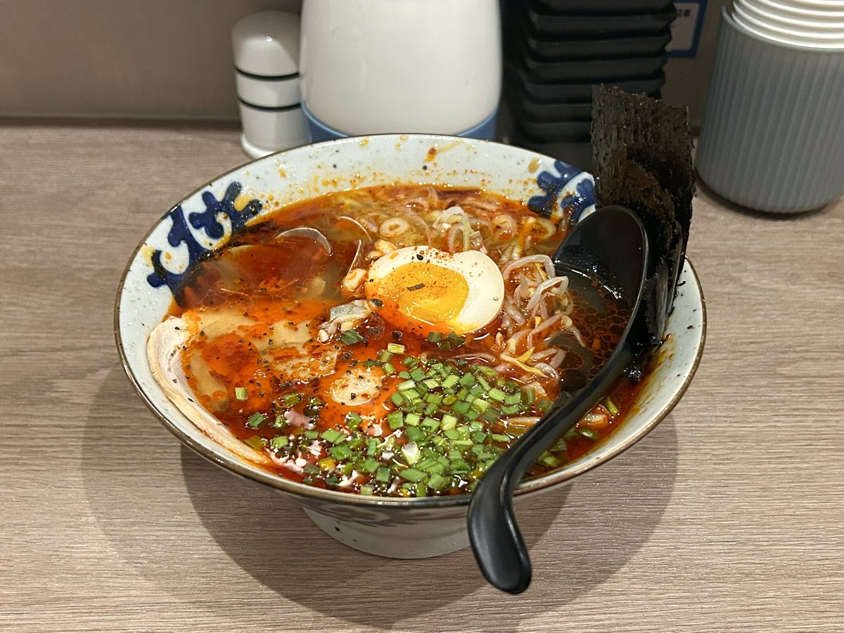 322O20's tweet photo. 시험끝나고 혼놀 🍜��️ https://t.co/9K2nKcV9pc