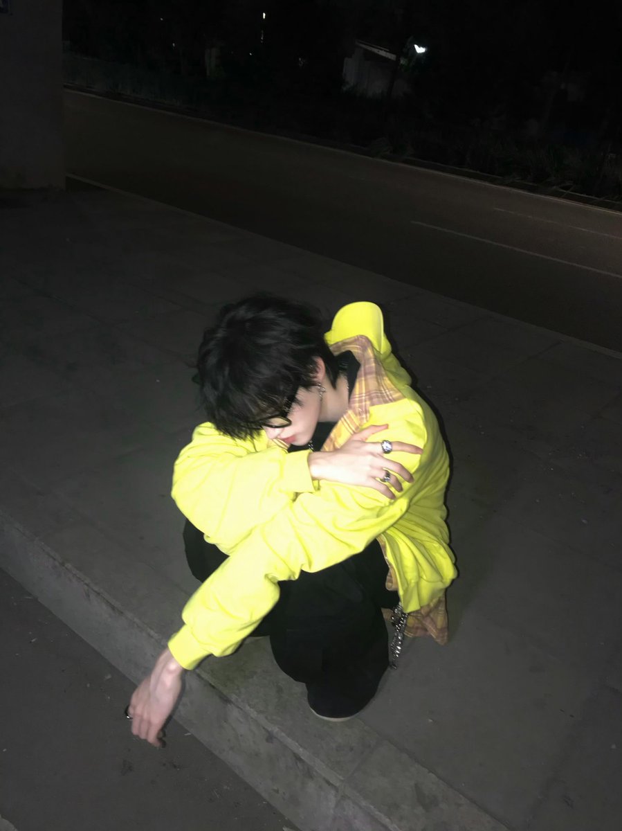 0766ms's tweet photo. 张子墨在网上看到一些不友好的词对此非常不解
直到看到黄朔进来，继续刷手机，嘴里默默叨咕一句:骚货 https://t.co/RaZZqqMKSJ