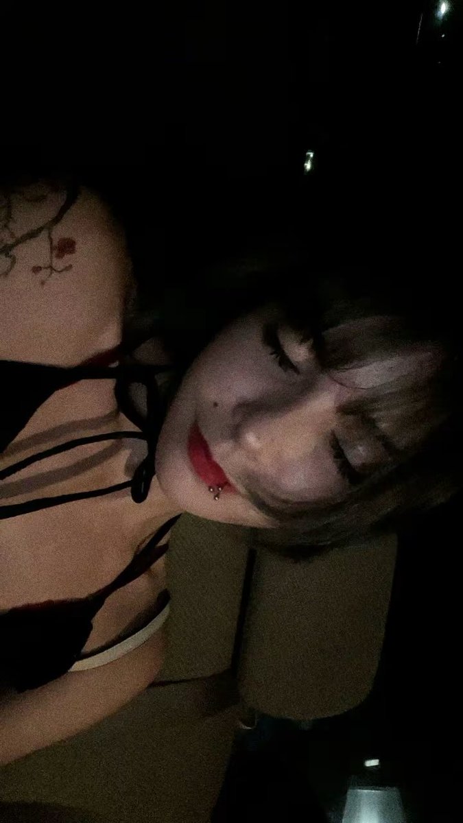 Alii_wt's tweet photo. Hace un año era una chica hot hermosa graciosa increíble bonita https://t.co/RwqzL6VhIC