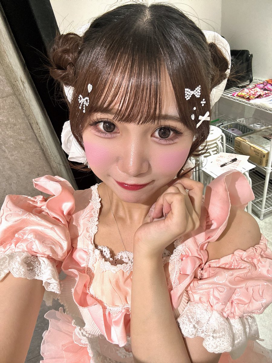 tonphalae_yu's tweet photo. 定期公演お越しいただきありがとうございました⸝⸝ʚ̴̶̷̆_ʚ̴̶̷̆⸝⸝✨️

メンカラシャッフいかがでしたか?🎀
ゆにゃは1日だけオレンジ色担当になっちゃいましたദ്ദി＞ᴗ＜)🧡✧

新衣装お披露目の時のひまりの髪型とヘアアクセサリーを再現してみたよ!!予想当たったかな?⸝⸝>  ̫ <⸝⸝ᐡ♡ https://t.co/sgY7FQGKYx