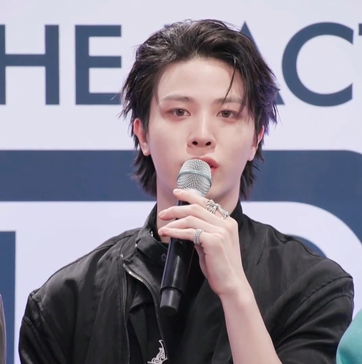 doremifasojh's tweet photo. Oh my HWAN 🫠🫠🫠🫠 so handsome https://t.co/zz53UQ1y1U