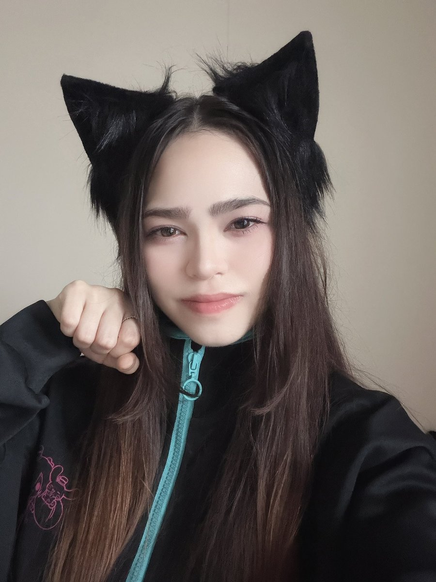 Mio7xo's tweet photo. なでなでしてくれますか？
#猫耳 #自撮り #今日のコーデ https://t.co/Q7Be498ih4