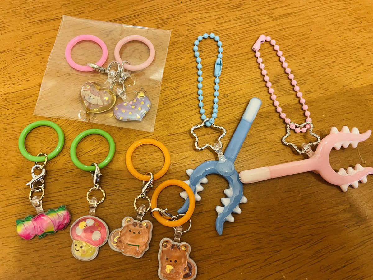 ALPHZ2452's tweet photo. 7ﾁｬｲとぷっくりシールを目印チャームに
魔改造！🍄と🐿️はソンムル候補😎✨✨
7ﾁｬｲもベスフレへ作ってて楽しかったぜぃぜぃ！🥹👏👏 https://t.co/8GtQ2B4xns