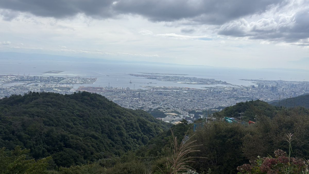 kennmasa28's tweet photo. 今日は六甲山攻略してきた！行きはケーブル使わずに足で登った。慢性的な長時間残業でなまった身体にはきつかったけど、久々に身体がほぐれた感じがした。 https://t.co/SwkWqfxTyy