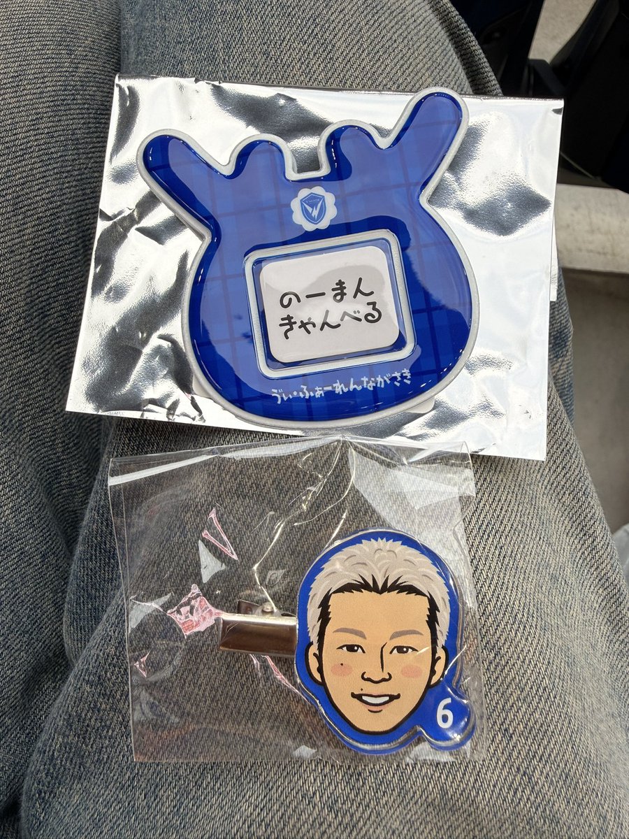 wacha_pekkle's tweet photo. 【おなまえバッジ】
譲：11
求：34

【前髪クリップ】
譲：6
求：34

#vvaren https://t.co/elikRwIqY2