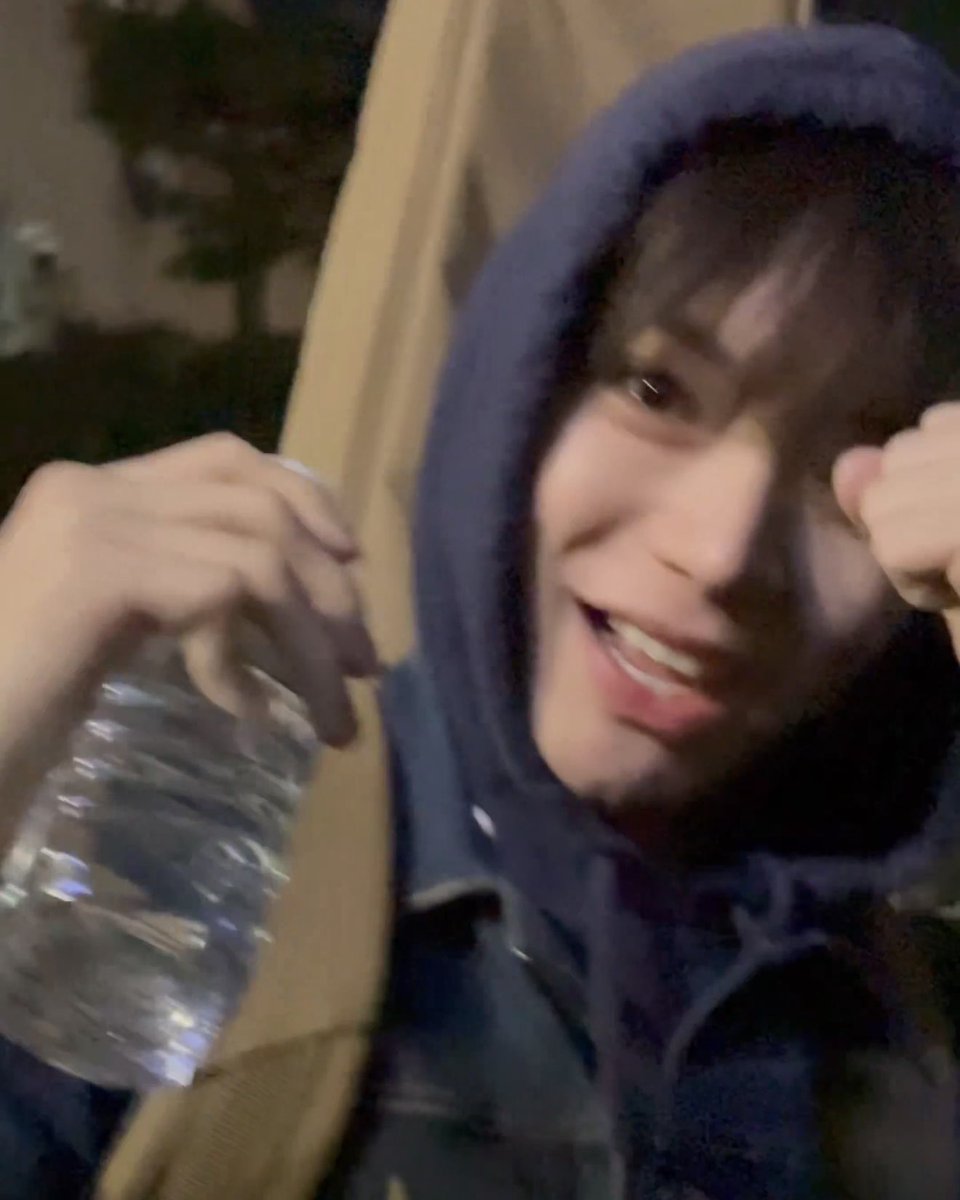 562ized's tweet photo. i miss my bf 🚬🚬 https://t.co/hVCzvvSdWO