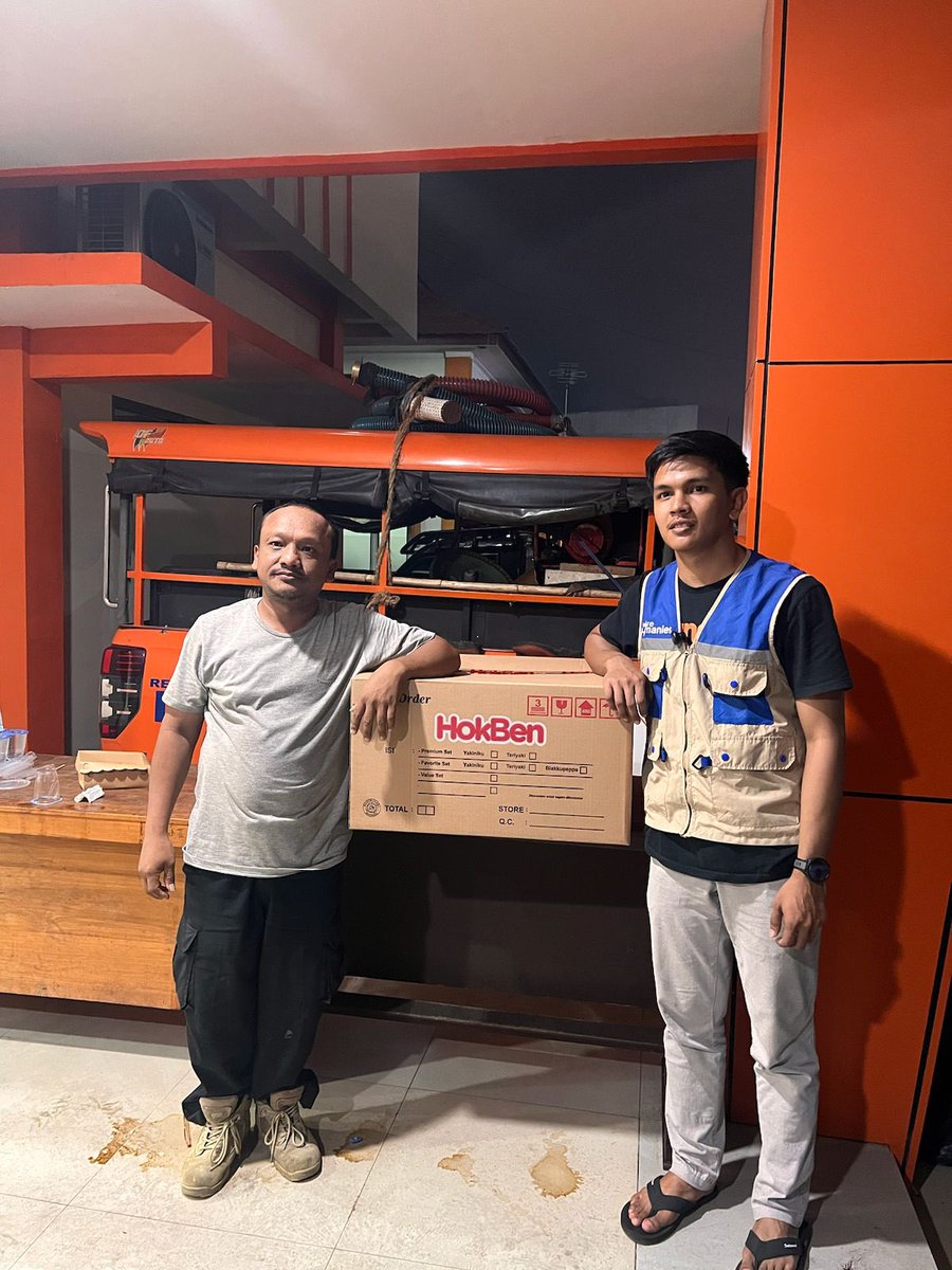 humaniesproject's tweet photo. ❗️Update Bantuan Karhutla ❗️

Meneruskan bantuan kemanusiaan dari masyarakat Indonesia berupa makanan siap saji, selang, mesin alkon, sepatu, dan alat pelindung diri kepada pemadam kebakaran lokal di Kalimantan Tengah

Mari terus dukung mereka melalui:
🔗https://t.co/VrVP2r4JuO https://t.co/NH7STK3EQM