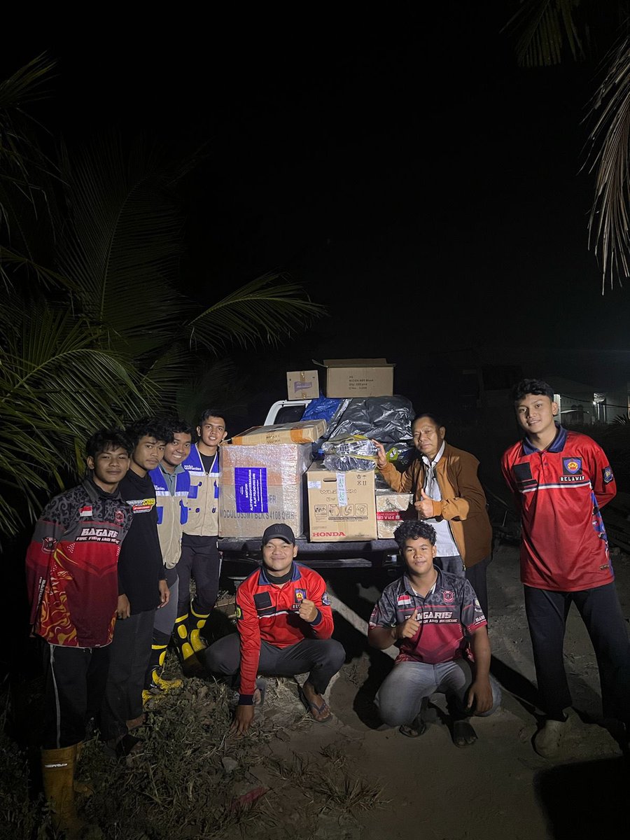 humaniesproject's tweet photo. ❗️Update Bantuan Karhutla ❗️

Meneruskan bantuan kemanusiaan dari masyarakat Indonesia berupa makanan siap saji, selang, mesin alkon, sepatu, dan alat pelindung diri kepada pemadam kebakaran lokal di Kalimantan Tengah

Mari terus dukung mereka melalui:
🔗https://t.co/VrVP2r4JuO https://t.co/NH7STK3EQM