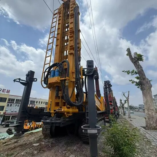 Pearldrill's tweet photo. SL350S Crawler Water Well Drilling Rig, heavy‑duty crawler chassis. Strong drilling power, great off‑road capability, ideal for deep water well &amp; farm irrigation projects.
#pearldrill #waterwelldrilling #drillingrig #boreholedrilling #boreholemachine https://t.co/0ko2nbyuUp