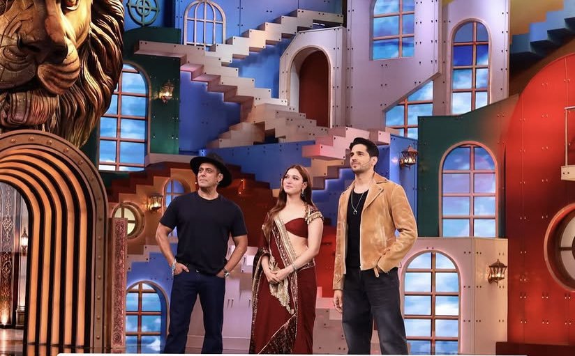 BeingSohail__'s tweet photo. LATEST - #BiggBoss20 set pic featuring the OG Indian TRP King Megastar #SalmanKhan! 🔥

Tamannaah Bhatia &amp; Sidharth Malhotra join Bhai to promote their upcoming project.

Bhai looking fitter, younger &amp; more dashing than ever! 🔥 https://t.co/1azfuvv7Io