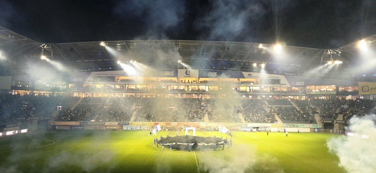 AnFlanders's tweet photo. AA Gent 2:1 Standard Liege 🇧🇪  #JPL.  Another win for @KAAGent and yet another goal for 19 year old 🇵🇦 sensation - Josue Vergara.  Gent go to top after 7 games unbeaten &amp; with 6 wins.  A first evening Flemish stew with fries 🍟 &amp; mayo. Crowds are back up - a title push? #GNTSTA https://t.co/sJor2lZlQ4