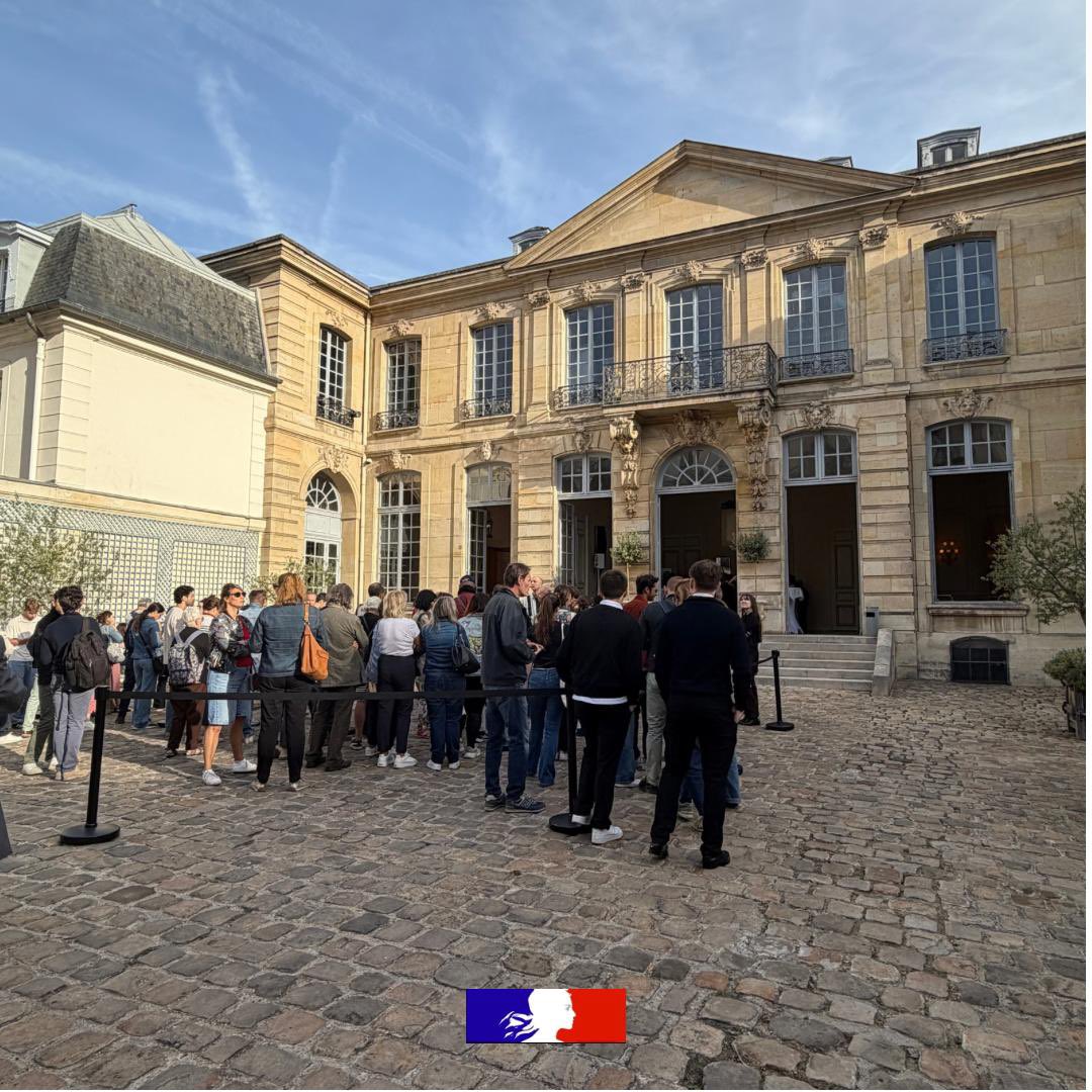 Journees europeennes du Patrimoine (JEP) 2026 : Cour intérieure de l’hôtel de Noirmoutier et accueil du public présent pour des visites commentées et gratuites