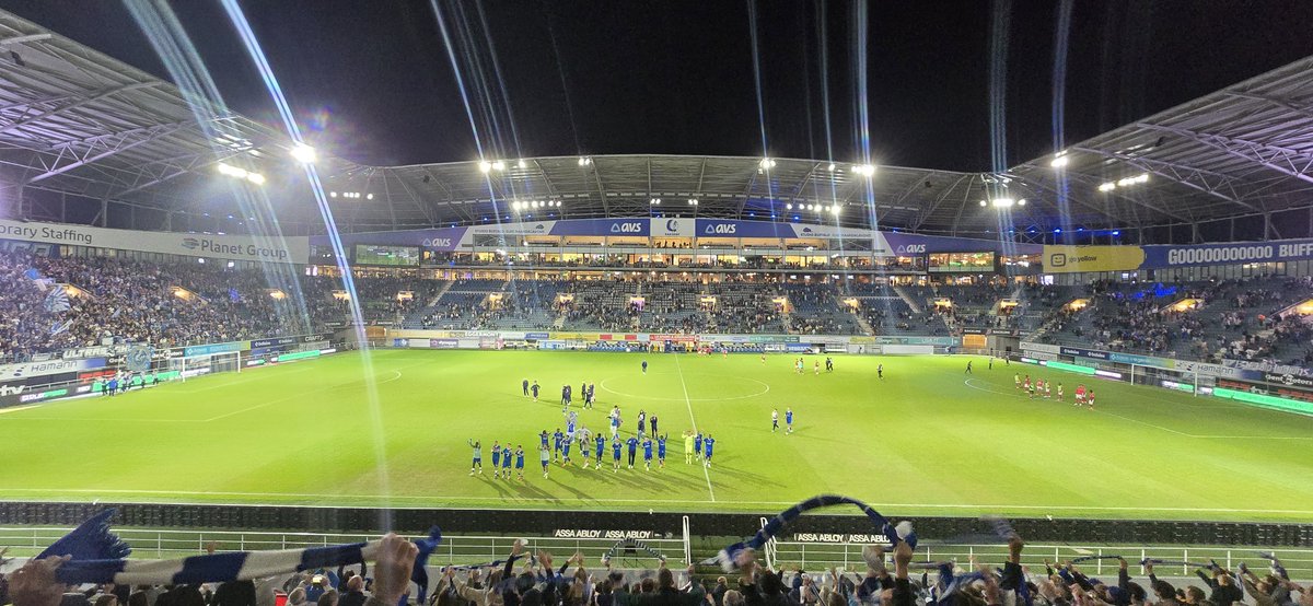 AnFlanders's tweet photo. AA Gent 2:1 Standard Liege 🇧🇪  #JPL.  Another win for @KAAGent and yet another goal for 19 year old 🇵🇦 sensation - Josue Vergara.  Gent go to top after 7 games unbeaten &amp; with 6 wins.  A first evening Flemish stew with fries 🍟 &amp; mayo. Crowds are back up - a title push? #GNTSTA https://t.co/sJor2lZlQ4