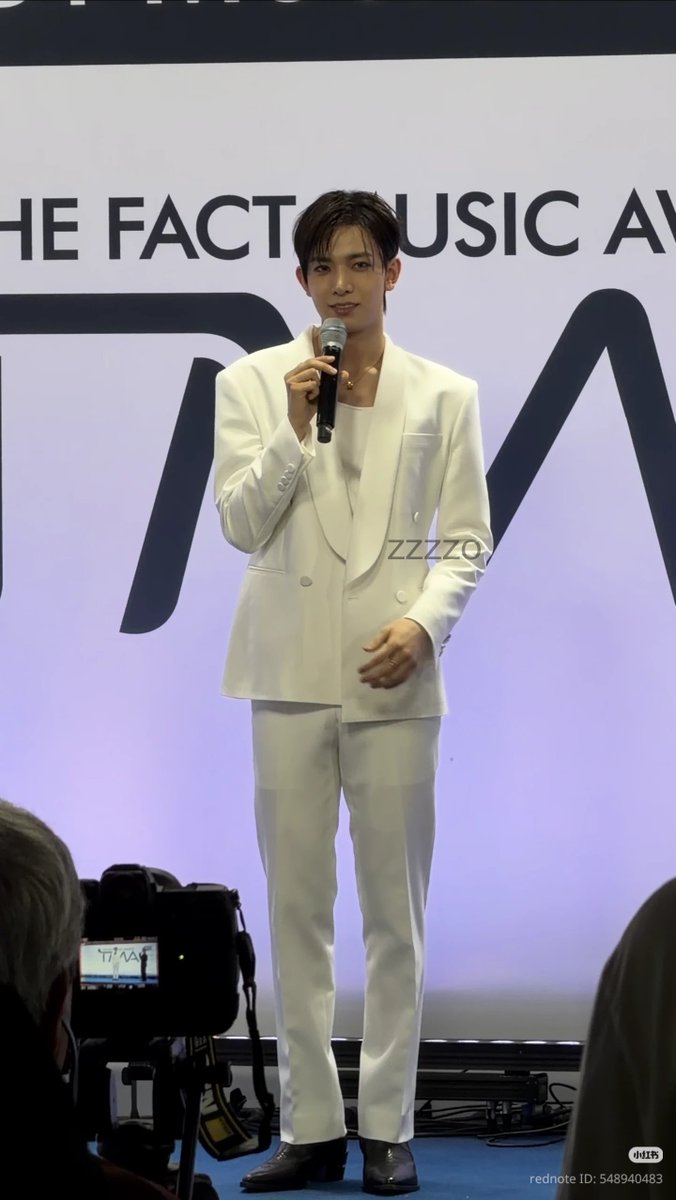 evanndeer's tweet photo. he is so tall .... https://t.co/Mg72w0u3M0