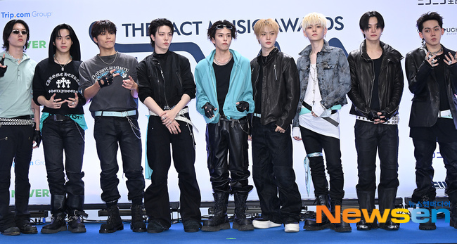 kchartsmaster's tweet photo. TREASURE at the 2026 The Fact Music Awards red carpet. https://t.co/5HoAwFF8xu