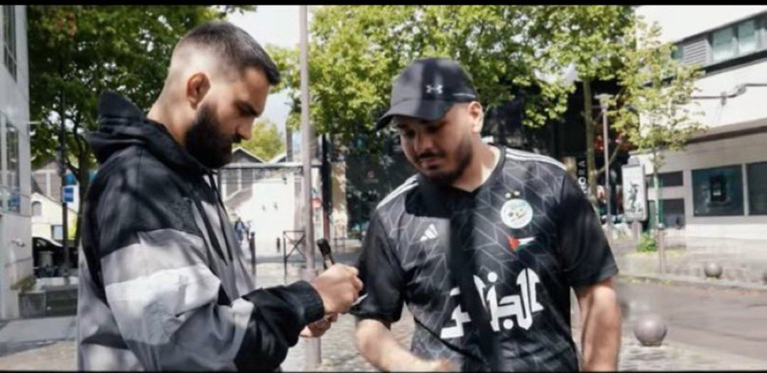 JE2SY__'s tweet photo. @SLN18_ @SBeugner @MMArena_ Bonjour monsieur Denis j'aimerais un orthographe pour moi et mon enfant abdoul stp https://t.co/xpjPMBOB2L
