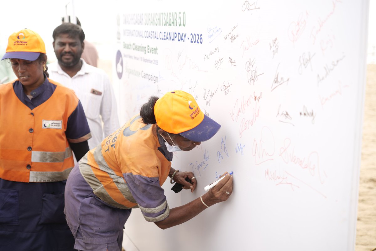 SumeetElko's tweet photo. Cleaner shores start with collective action.

On #WorldCoastalCleanupDay, GCC, Urbaser Sumeet, RDC, sanitation workers, officials, students, Jerusalem College volunteers, Rotary Club volunteers came together for a beach cleanup at Pallavaram Beach.
@chennaicorp https://t.co/lJI7VWZIF1