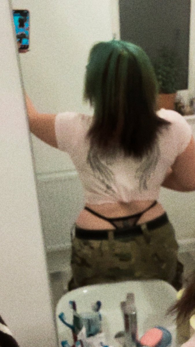 fullyanxgel's tweet photo. A little thong out, teasing you?;) #buyingcontent https://t.co/ZPuFt4Xf43
