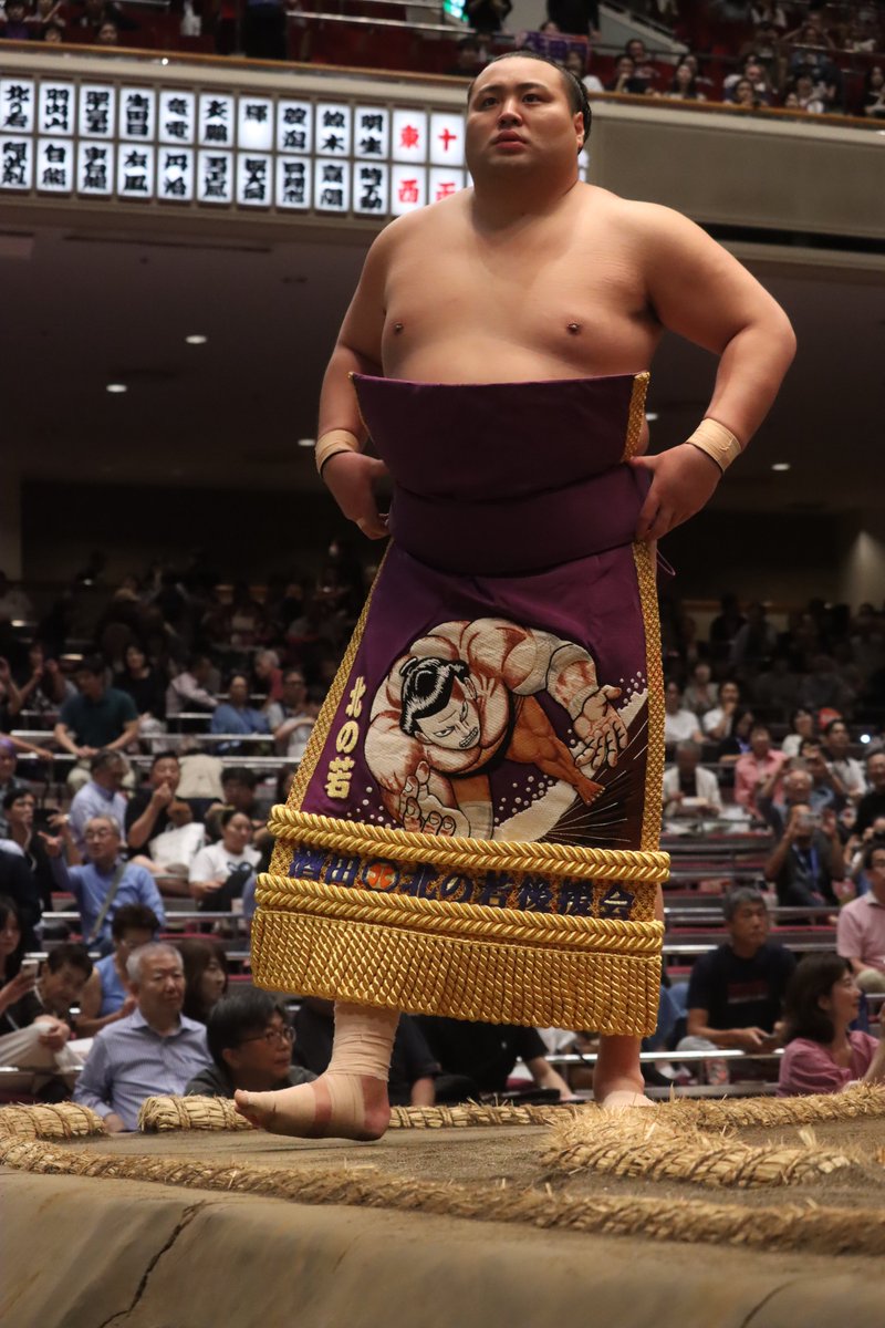 sumokyokai's tweet photo. ＜七日目の様子＞
十両土俵入り。
輝、炎鵬、北の若、嘉陽

#sumo #相撲 #九月場所 #秋場所 https://t.co/M6GQer6Xaj