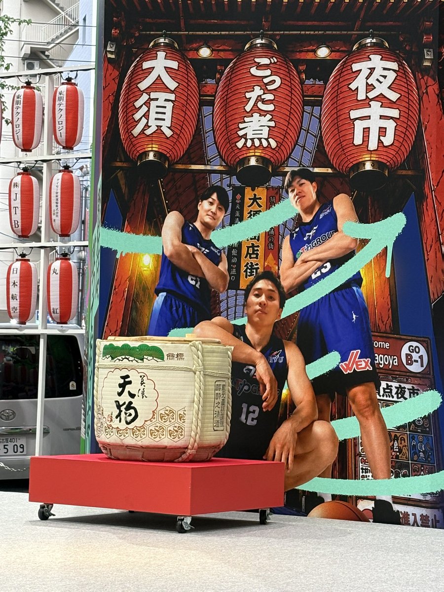 palanpizza's tweet photo. 酒樽に手かけてるみたいになってる😂😂 https://t.co/wDz3BJCo3S