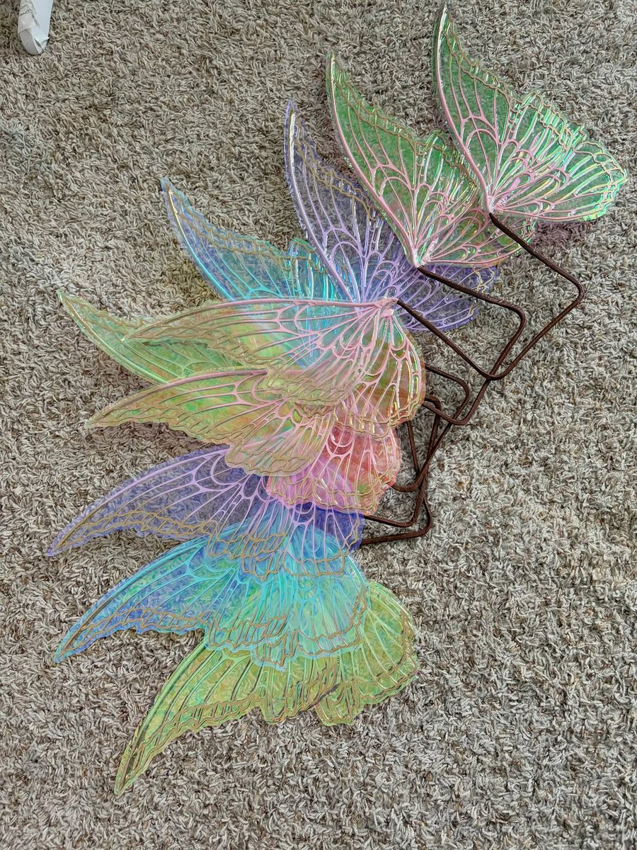 michellrive87jb's tweet photo. Gold edges for all these pastel wings. These small wings are all going in the drop Sunday at 12pm CST https://t.co/57eQNZbog4