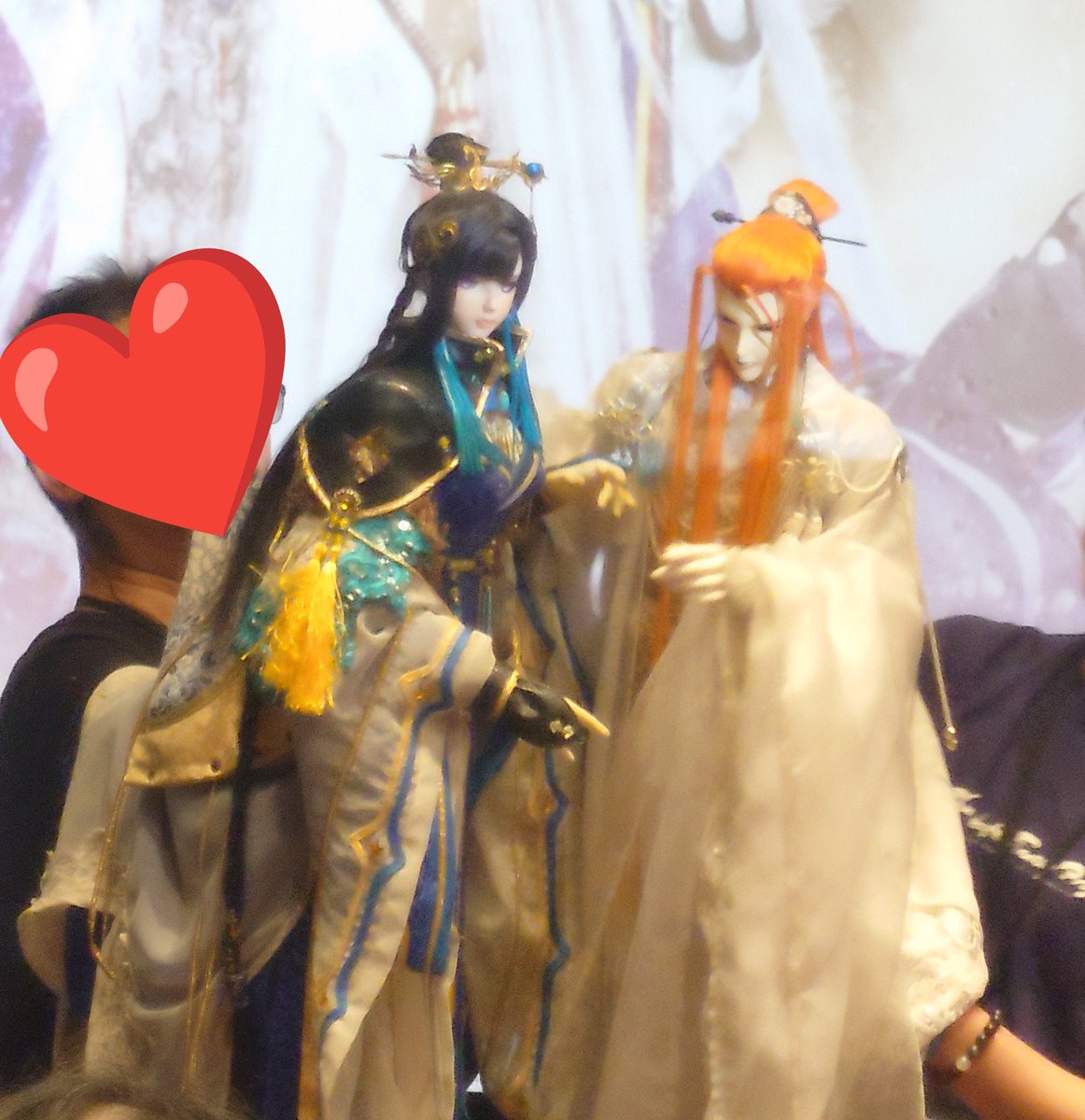 sgbsr2005's tweet photo. 來看西幽玹歌跟睦天命🥰🥰
上禮拜教主來的時候未登場的白浪蹲在角落，這次終於登場了~
還有拍到白浪幫睦捶捶背🥹 https://t.co/4SJIUBExqi