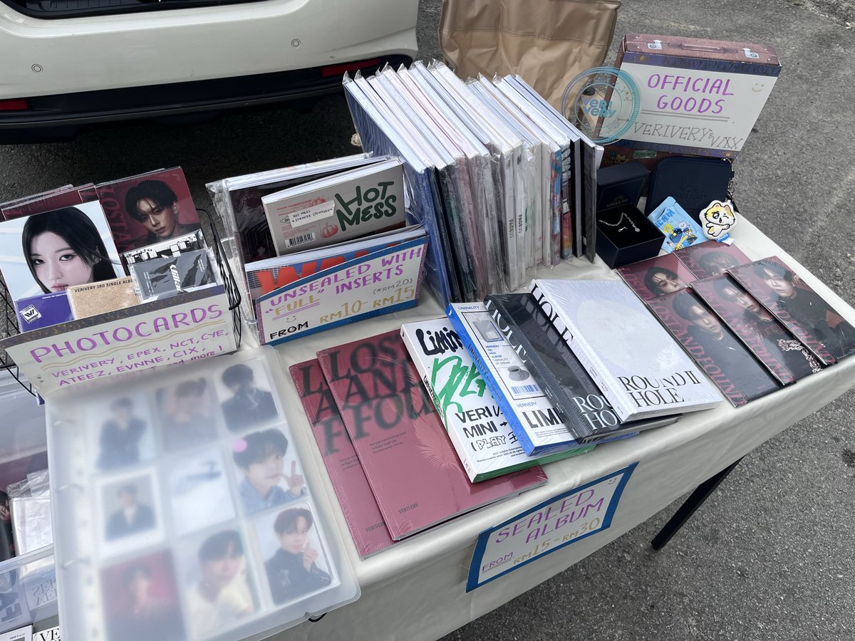 bhlhjl's tweet photo. We are here! If you’re looking for VERIVERY / EPEX / CLOSE YOUR EYES / NCT / DRIPPIN / BABYMONSTER and MORE just drop by🩷
Price starts from RM5.00~!
#kpopcarbootsale #carbootsale #carbootsalepj #kpop https://t.co/7o9yiyIXdB