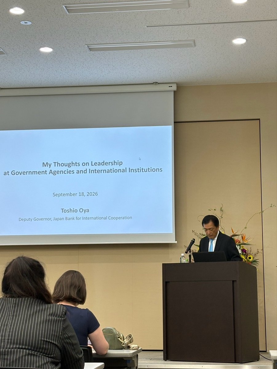 MOJ_ASEAN_Japan's tweet photo. 4日目の午後には、国際銀行代表取締役副総裁の大矢俊雄氏をお招きし、国際的な組織マネジメントについてご講義をいただきました!参加者は、グローバルな視点からリーダーシップや組織運営について学びを深めました。
#NLF #MOJJ #ASEAN #G7 #司法外交 https://t.co/cfqyGlYsWN
