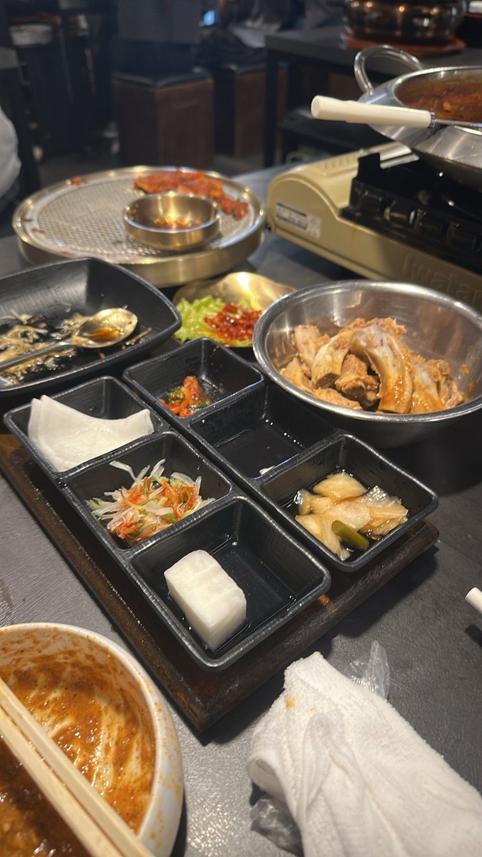 tmfs1611's tweet photo. 友達と韓国鍋。名前なんだっけな
なんか骨付き肉🍖入ってたわ https://t.co/sQtZLbIcAG