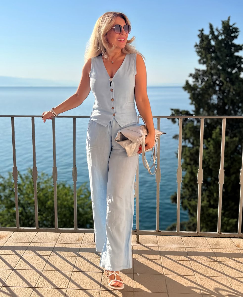 KatiaLosa79vb's tweet photo. Yesterday’s outfit! This linen two-piece is perfect for hot days—light and airy, just what you need. Happy new week, my loves! https://t.co/YKDH47V3wh