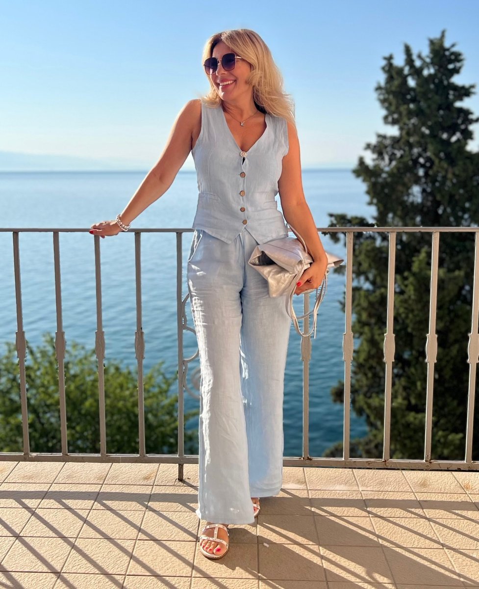 KatiaLosa79vb's tweet photo. Yesterday’s outfit! This linen two-piece is perfect for hot days—light and airy, just what you need. Happy new week, my loves! https://t.co/YKDH47V3wh