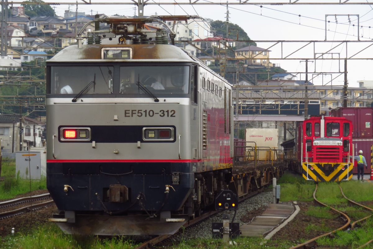 lega2200's tweet photo. 今日はEF510-312号機と307号機だった。 https://t.co/0nHCneEcBg