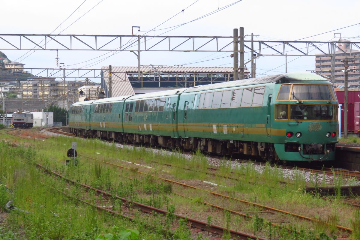 lega2200's tweet photo. 今日はEF510-312号機と307号機だった。 https://t.co/0nHCneEcBg