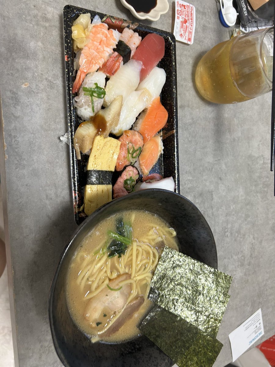 mo37i's tweet photo. あまりにも早い夕飯 https://t.co/OGaLjip2C0