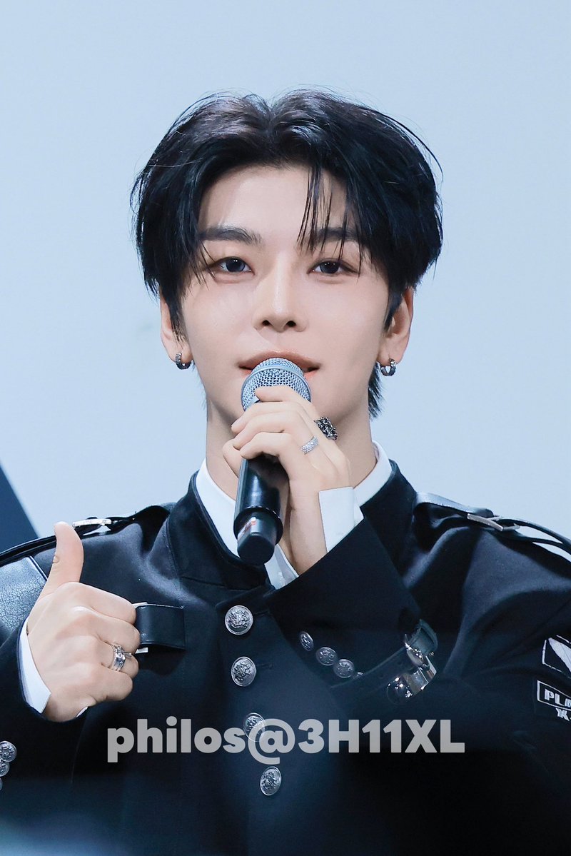 3H11XL's tweet photo. 260919 TMA Red Carpet

#씬롱 #허씬롱 #XINLONG #鑫隆 #シンロン 
#알파드라이브원 #ALPHADRIVEONE #ALD1 https://t.co/n84NSMKPGP