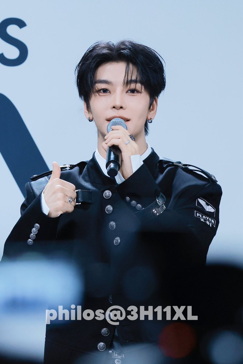 3H11XL's tweet photo. 260919 TMA Red Carpet

#씬롱 #허씬롱 #XINLONG #鑫隆 #シンロン 
#알파드라이브원 #ALPHADRIVEONE #ALD1 https://t.co/n84NSMKPGP